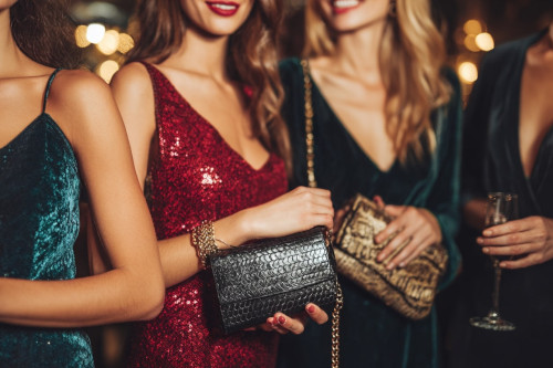 Co włożyć do torebki na sylwestra?