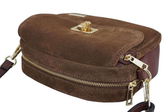 Mała zamszowa listonoszka ze złotym zapięciem - Brązowa 