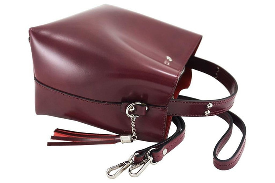 Elegancka torebka lakierowana - granatowa