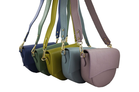 Skórzana torebka listonoszka damska - Fioletowa 