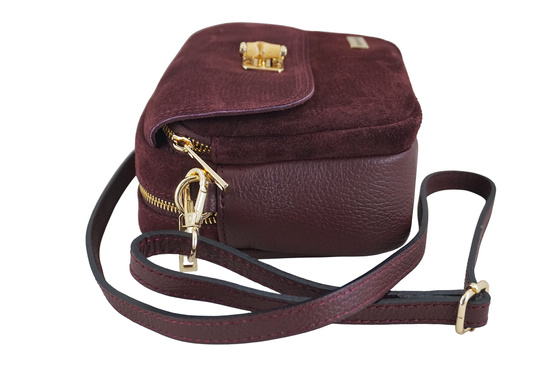 Mała zamszowa listonoszka ze złotym zapięciem - Bordowa 