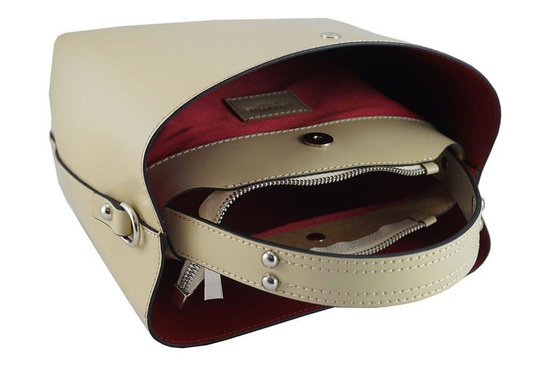 Elegancka torebka lakierowana - granatowa