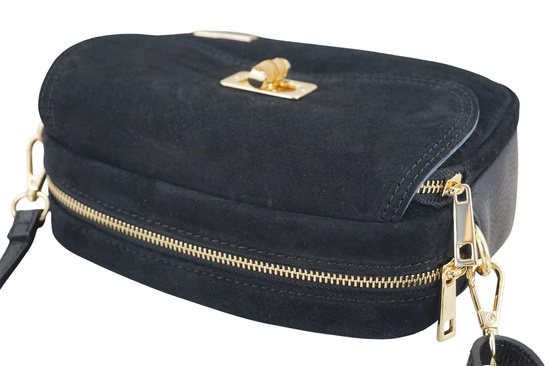 Mała zamszowa listonoszka ze złotym zapięciem - Czarna 