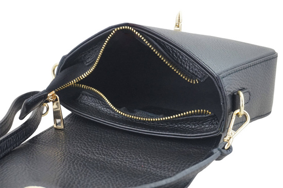 Modna torebka skórzana ze złotym łańcuszkiem - Czarna 