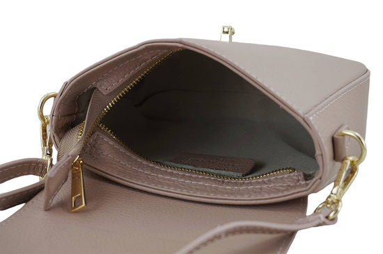 Modna torebka skórzana ze złotym łańcuszkiem - Różowa pudrowa 