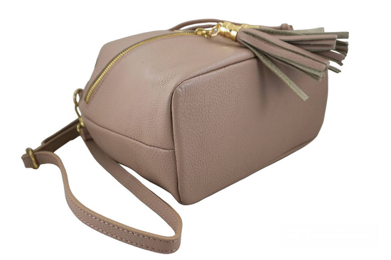 Torebka damska - worek z frędzlami - Różowa pudrowa